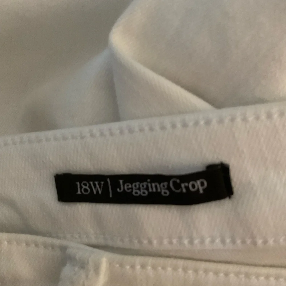 Talbots jegging crop. Size 18W White.